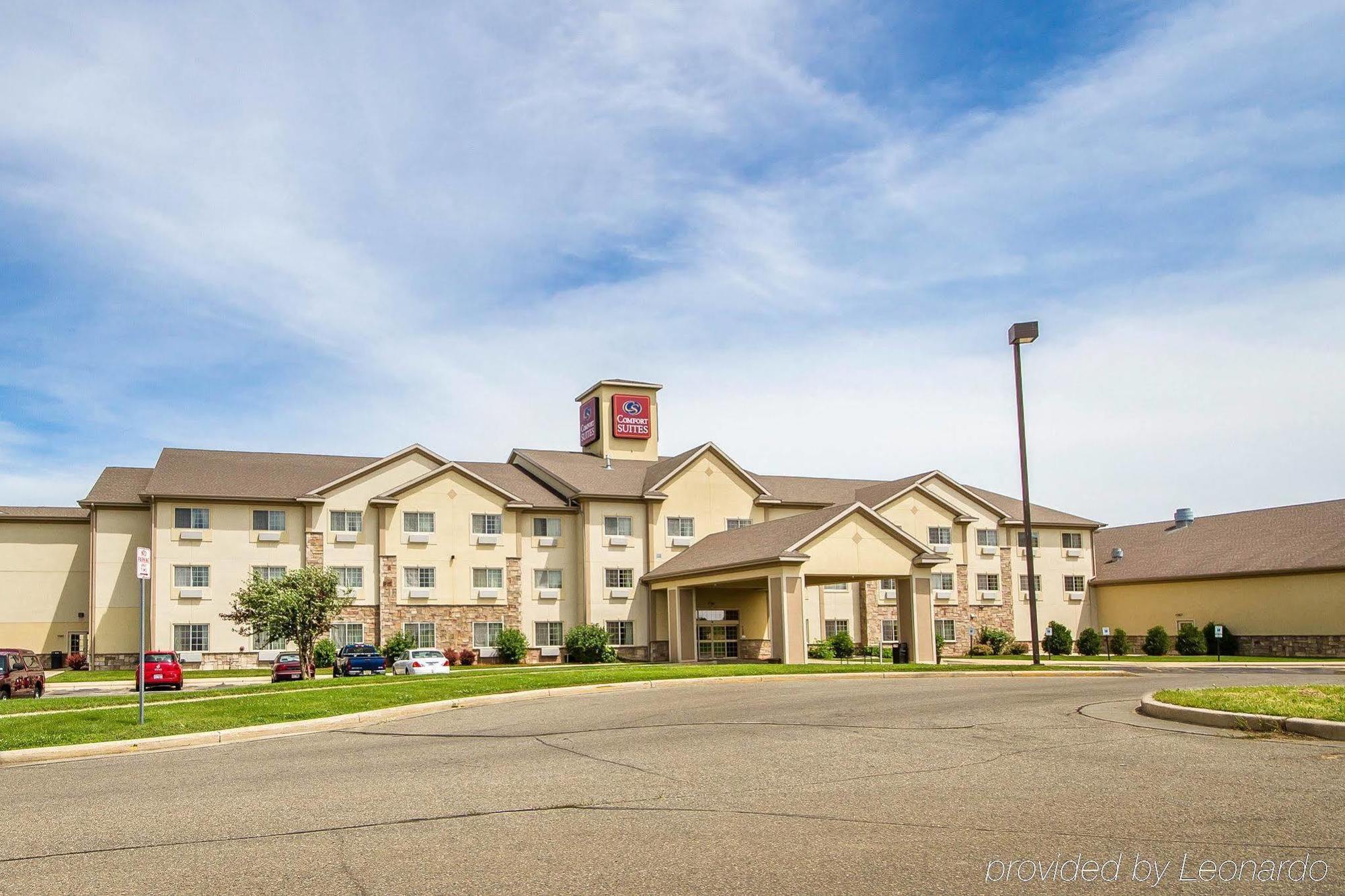 Comfort Suites Johnson Creek Conference Center Exterior foto