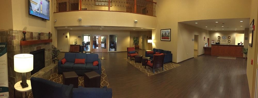 Comfort Suites Johnson Creek Conference Center Exterior foto
